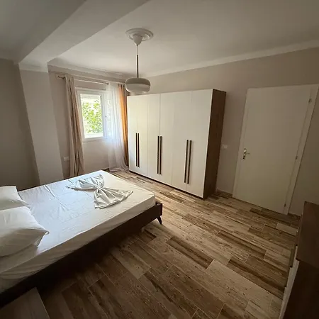 Ami's Lägenhet Golem (Tirana)