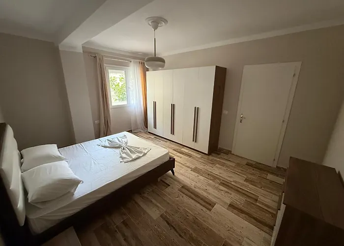 Ami's Lägenhet Golem (Tirana)